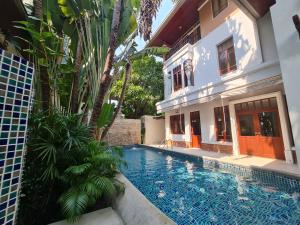 For RentHouseSukhumvit, Asoke, Thonglor : Private Tropical Pool Villa House for rentPrivate villa Sukhumvit Ekamai for rent.