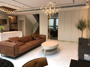 For RentCondoWitthayu, Chidlom, Langsuan, Ploenchit : ♦ Penthouse Duplex ♦ B Tower, 50+ Floor Type D04 | 170 sq.m. 2 beds | Condo skywalk connect to BTS ploenchit and Central Embassy.