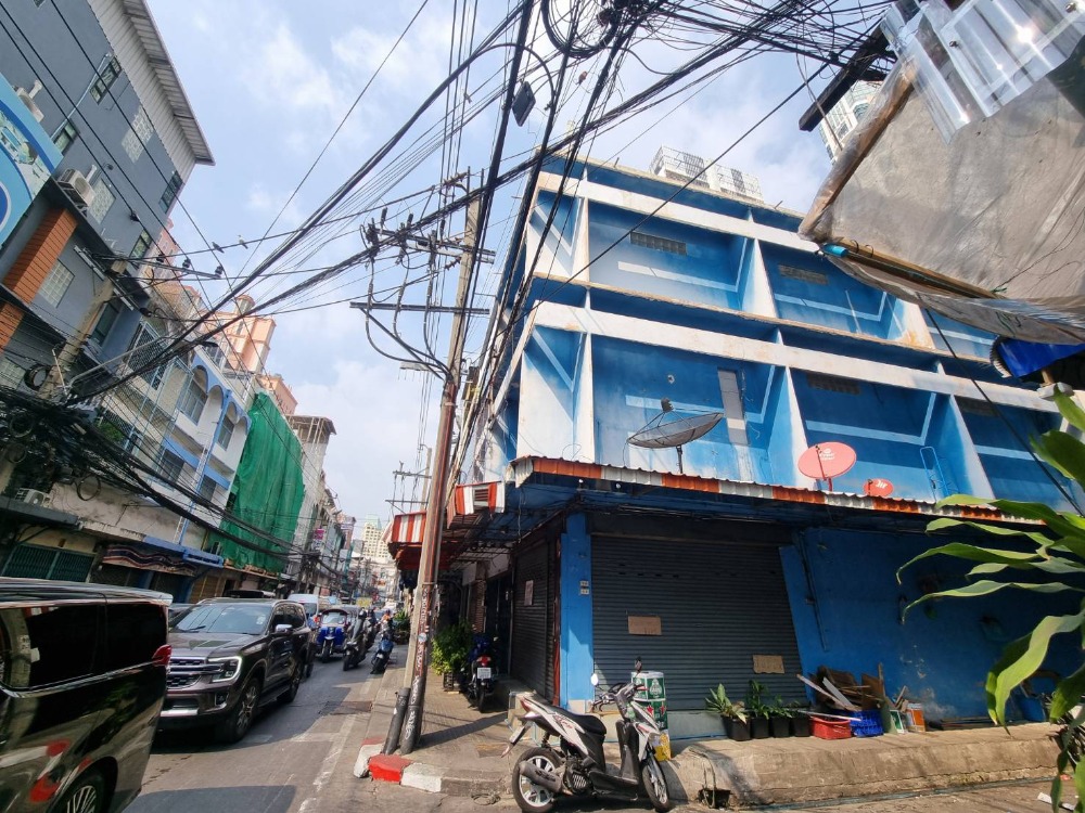 For SaleShophouseSukhumvit, Asoke, Thonglor : [Urgent sale] 3-story commercial building, Soi Sukhumvit 22 (Soi Emsphere), through Rama 4, best price in the area.