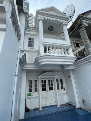 For RentHouseBangna, Bearing, Lasalle : Townhouse for rent behind The Nation Bangna building.