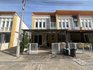 For SaleTownhouseMahachai Samut Sakhon : Townhome for sale, Golden Town Rama 2, corner house, area 19.7 sq w, 3 bedrooms, 2 bathrooms, house never lived in. Selling at a lower price than buying from the project