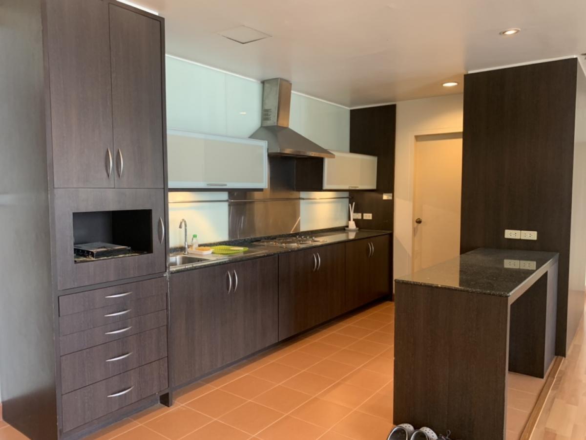 For RentCondoWitthayu, Chidlom, Langsuan, Ploenchit : For rent the royal place 2, size 120 sq m, 2 bedrooms, 2 bathrooms, balcony in every room, beautiful view