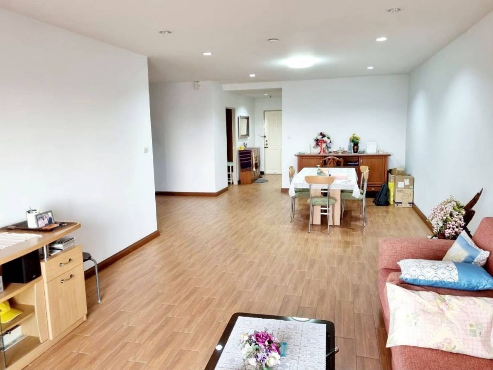 For RentCondoKasetsart, Ratchayothin : Vacant room ready to move in, for rent, Sarin Place Condo, Ratchadaphisek 46, rent 25,000/month, owner 6.8 million baht