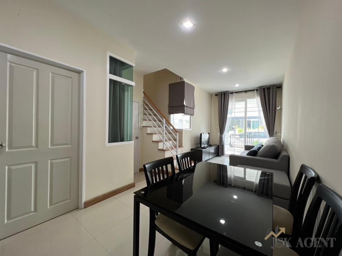 For SaleTownhouseSamut Prakan,Samrong : sell! 2-story townhomes, 3 bedrooms, 2 bathrooms, fully furnished, ready to move in, behind Golden Town Village, Sukhumvit - Bearing BTS station.