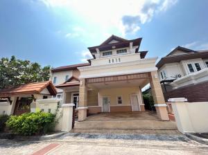 For RentHouseSamut Prakan,Samrong : Single house for rent in King Kaew, private swimming pool, area 200 square meters. There are 2 large bedrooms, 4 bathrooms, 1 maids room, and 1 office room. Rental price 100,000 baht