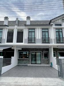 For RentTownhouseBangna, Bearing, Lasalle : Townhome for rent, Indy 5 Bangna Km.7, near Mega Bangna, only 6 minutes.