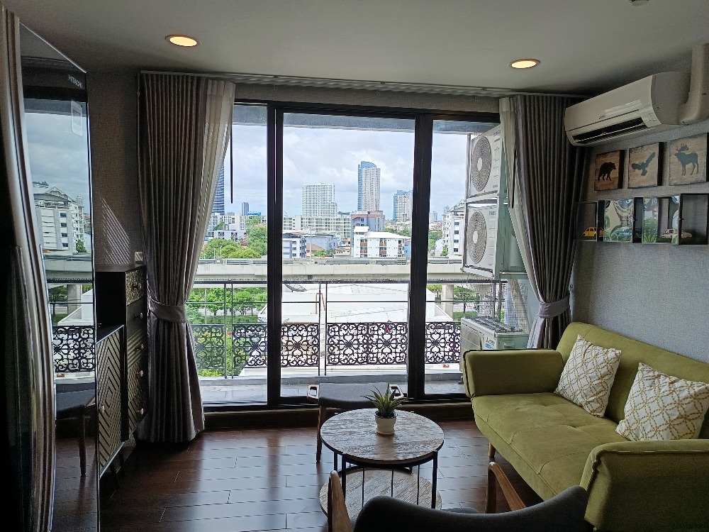 For RentCondoWongwianyai, Charoennakor : Condo for rent: 2 bedrooms, corner unit, city view/garden view, luxurious furnishings, near BTS Krung Thon and IconSiam, Sathorn. 20,000 THB/month.