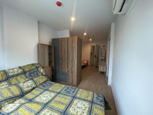 For RentCondoChaengwatana, Muangthong : For rent, Hi Condo Chaengwattana 19, near BTS Pink Line, with furniture and electrical appliances. Swimming pool view