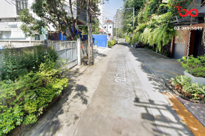 For SaleLandSukhumvit, Asoke, Thonglor : Land for sale with building, 111 square meters, Sukhumvit Road, Soi Ekkamai 10