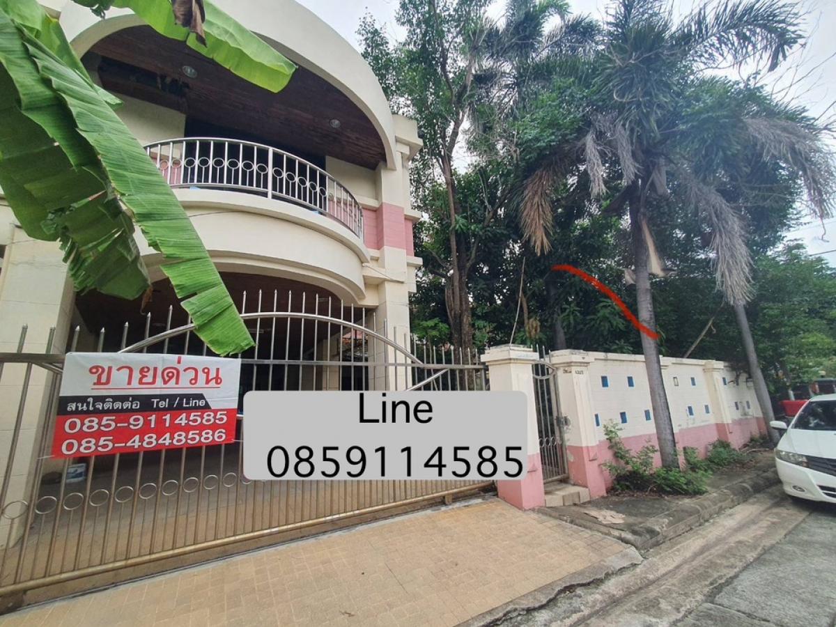 For SaleHouseBang kae, Phetkasem : ❤️❤️ Urgent sale, detached house, Chom Ploen Village, Soi Setthakit, Bang Khae Nuea Subdistrict, Bang Khae District, Bangkok, back corner size 155 sq m, 2 floors. Interested, line tel 0859114585 ❤️❤️ Selling according to condition. Suitable for people who