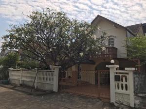 For RentHousePinklao, Charansanitwong : Single house for rent, Krisada Nakhon Village 12, Phutthamonthon Sai 1, ready to move in. 66 sq m., 3 bedrooms, 2 bathrooms 064-974-2441