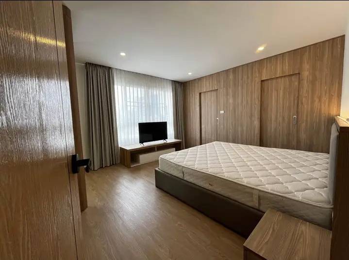 For RentCondoSathorn, Narathiwat : SRAH101 for rent Baan Siri Sathorn Condo, 5th floor, city view 108 sqm. 3 bedrooms, 2 baths, 65,000 baht. 064-959-8900