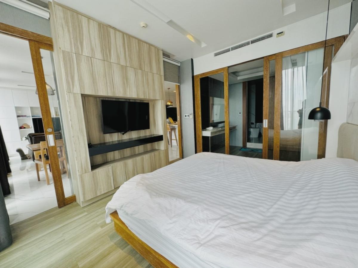 For RentCondoWitthayu, Chidlom, Langsuan, Ploenchit : ♦ Good Deal ♦ C Tower, 40+ Floor, Type B01+A02 | 144 sq.m. 2 Beds | Condo skywalk connect to BTS ploenchit and Central Embassy.