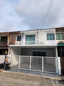 For RentTownhousePattanakan, Srinakarin : Townhome for rent, Town Phatthanakan 38, Prusa Ville Project. Air conditioned, fully furnished, 3 bedrooms, 2 bathrooms, rental price 30,000 baht per month.