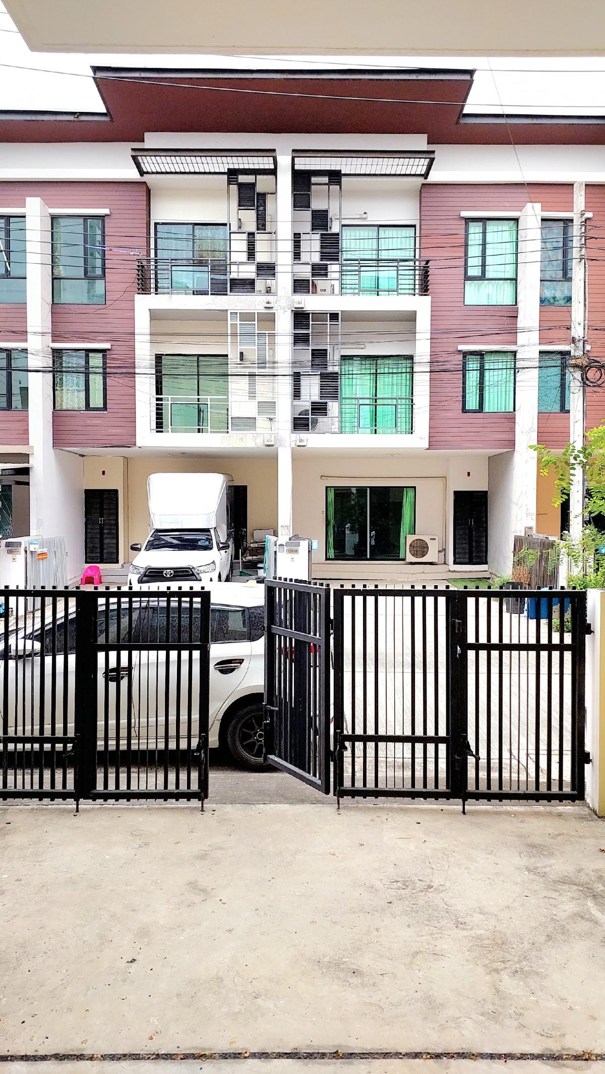 ขายทาวน์เฮ้าส์/ทาวน์โฮมบางนา แบริ่ง ลาซาล : ขาย Townhome ไอฟีล บางนา ทาวน์โฮม 3 ชั้น ขนาด 21.3 ตร.วา /พื้นที่ใช้สอย 194 ตรม.หน้ากว้าง 5.5  เมตร จอดรถ2 คัน ขายเพียง 3.3 ล้านเท่านั้น