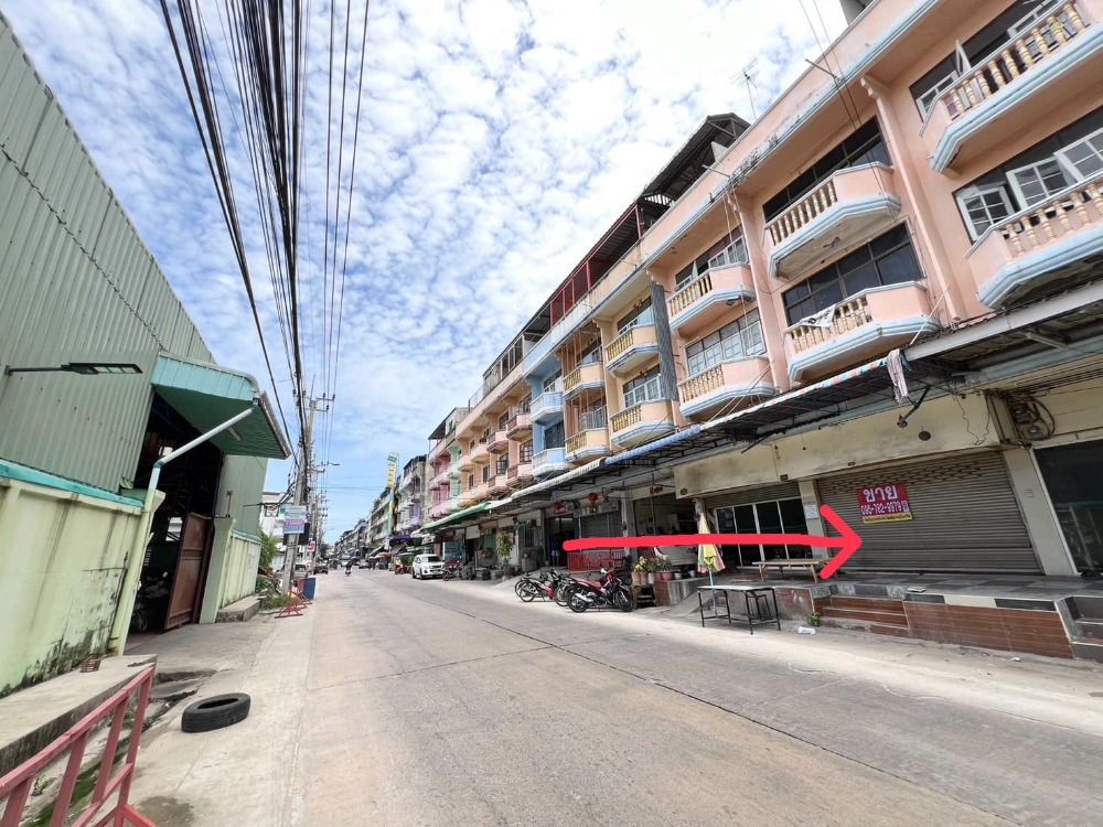 For SaleShophouseRathburana, Suksawat : Urgent sale 2.3 million baht, commercial building, 3 and a half floors, 27 sq m., Suksawat 76, Chang Rueang, Phra Pradaeng, Samut Prakan.