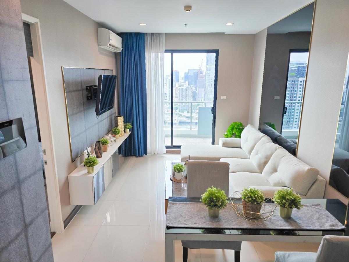 ให้เช่าคอนโดพระราม 9 เพชรบุรีตัดใหม่ RCA : [Owner Post] 1 Bed 1 Bath, Fully Furnished, Big Balcony