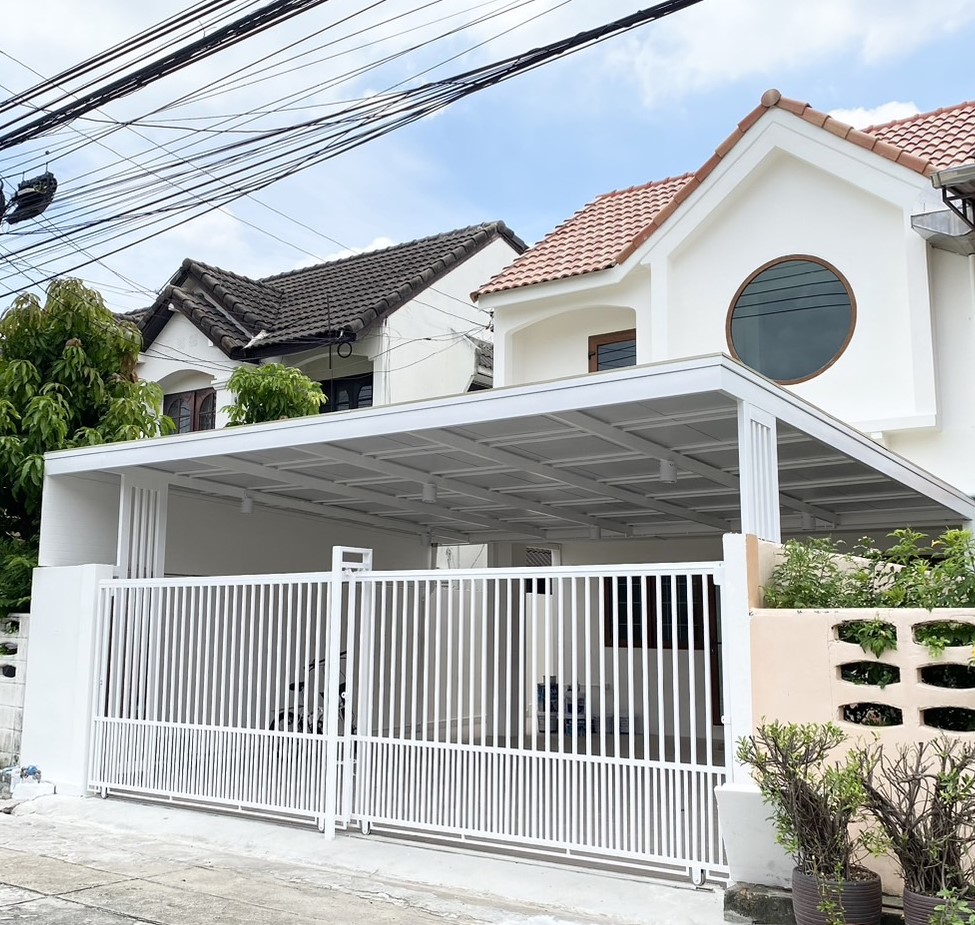 For SaleHouseOnnut, Udomsuk : (Owner sells himself) 2-storey semi-detached house, minimalist style, Sukhumvit 101/1, near BTS Punnawithi Home for sell, near BTS Punnawithi (no agents)