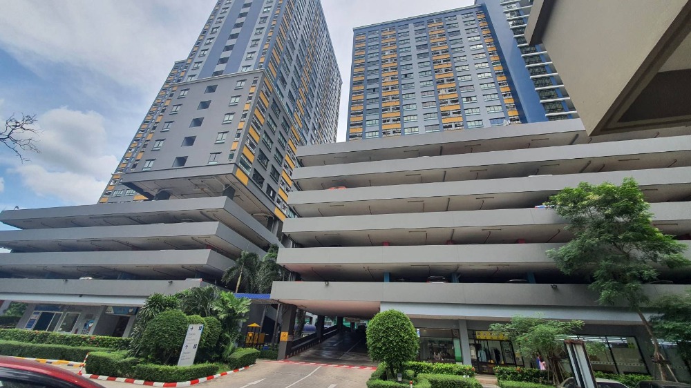 For SaleCondoOnnut, Udomsuk : (For sale) Condo Lumpini Ville 77, high rise building (2), large studio room 30 sq m, renovated room, newly painted, fully furnished.