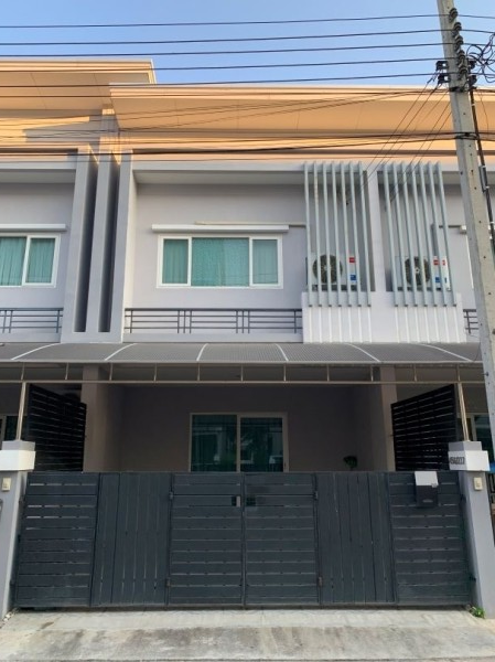 For SaleTownhouseKasetsart, Ratchayothin : Townhome for sale, The Exclusive Wongwaen-Ramindra, beautiful house, new, clean, new condition, ready to transfer, move in now.