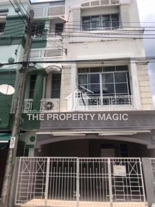 For RentTownhouseYothinpattana,CDC : 3-storey townhouse, corner room, good location, for rent, Pradit Manutham area - Ram Intra Expressway, near Central Eastville, only 600 meters.