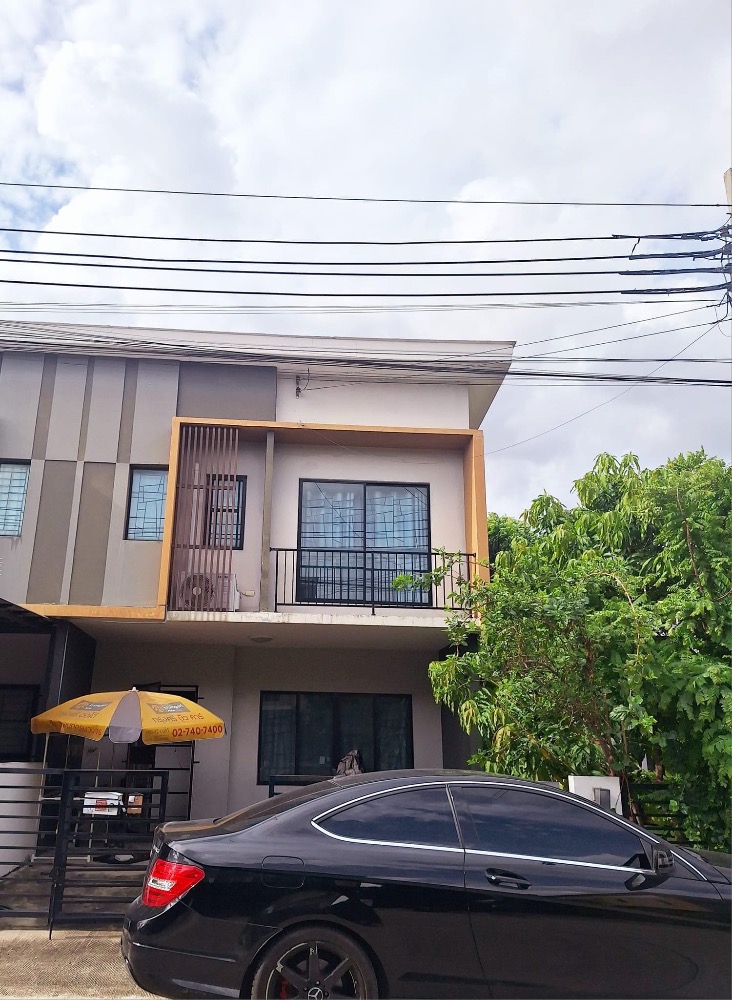 For RentTownhouseVipawadee, Don Mueang, Lak Si : Corner townhome for rent, The Connect 37, Lak Si - Don Mueang, opposite Don Mueang Airport. The back of the house is next to the electric train. Don Mueang Station