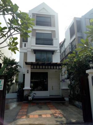 ให้เช่าโฮมออฟฟิศพัฒนาการ ศรีนครินทร์ : 4-story townhome, Srinakarin Road. Behind Paradise Park Mall