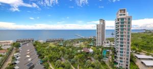 For SaleCondoPattaya, Bangsaen, Chonburi : For sale: Casaluna Paradiso, Bangsaen Condo, sea view, next to Sukhumvit.