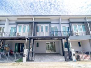 For SaleTownhouseNonthaburi, Bang Yai, Bangbuathong : Townhome for sale, Chuan Chuen Town Kaeo In-Bang Yai. Equivalent to a single house, newly renovated, complete additions, ready to move in (the owner is selling it himself)