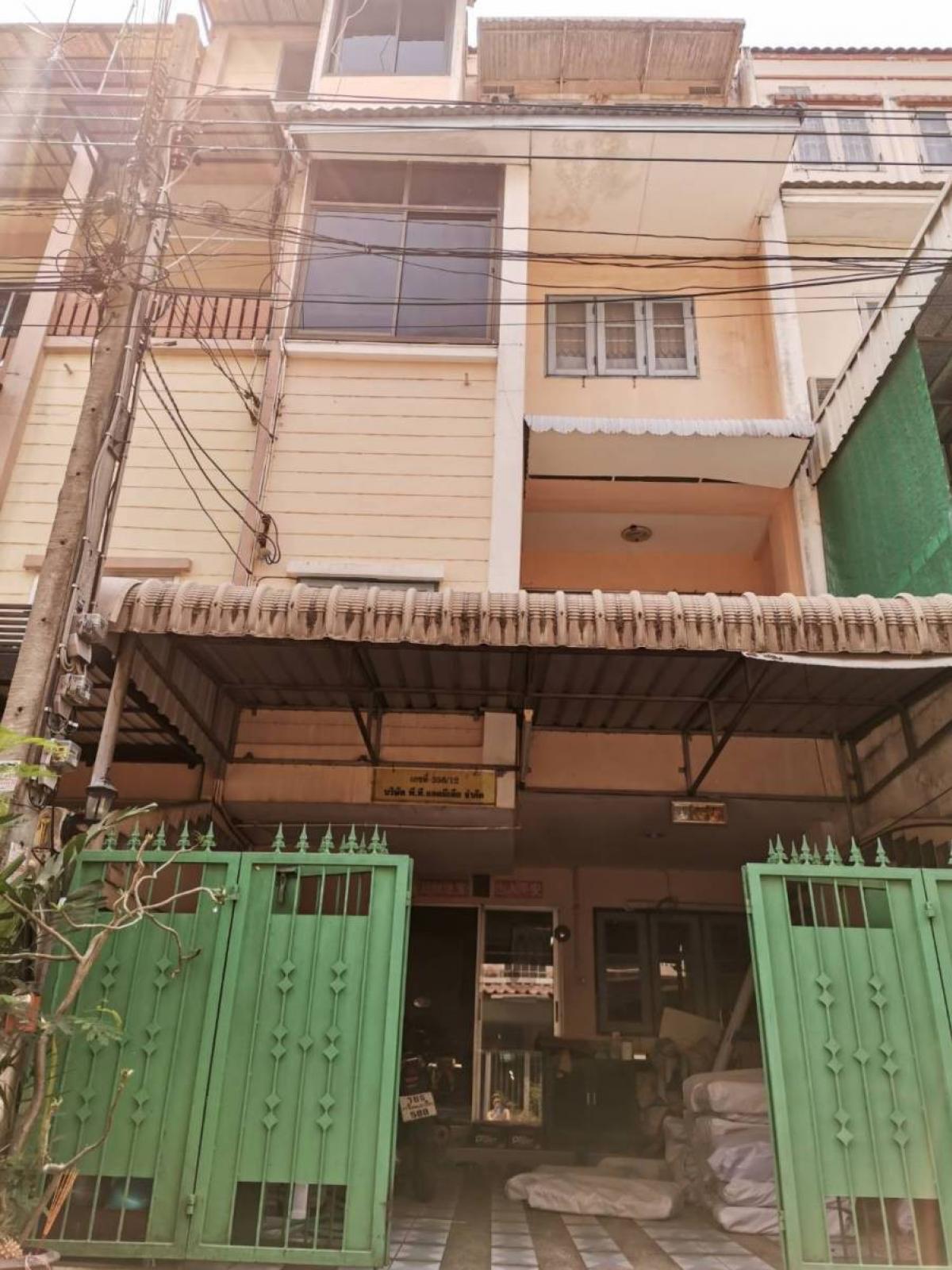 For SaleTownhouseYothinpattana,CDC : Townhouse for sale, 4 floors, 3 bedrooms, 3 bathrooms, Pradit Manutham Road, Soi 10 (along the Ramintra-Ekamai Expressway), Wang Thonglang District.