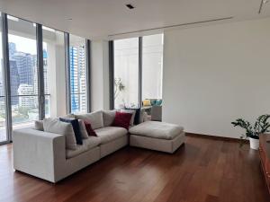 ให้เช่าคอนโดสาทร นราธิวาส : 📢👇 Rare item  Luxury condo 3 beds Duplex, private lift, spacious living room , unblocked view, located in Sathorn, next to Sukhothai Hotel. There are three exits: one to Soi Suan Phlu , Soi Nanta(Sathon 1),  Sukhothai hotel ( south Sathon ), conceige serv