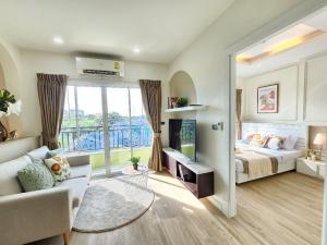 For SaleCondoPattaya, Bangsaen, Chonburi : LB003 Condo for sale, Urbana City Bang Saen, beautifully decorated, stylish, spacious, separated bedrooms.