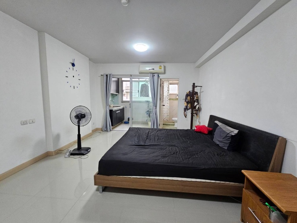 For RentCondoRatchadapisek, Huaikwang, Suttisan : Available for rent city home ratchada 2 bed 16000 only 70 sq m. Very cheap. Find a big room like this here.