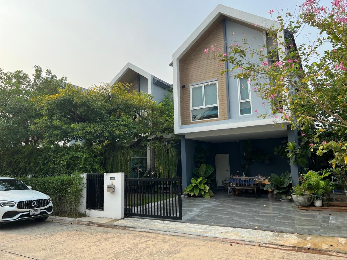 For SaleHousePathum Thani,Rangsit, Thammasat : !Urgent sale!  Baan Fah Piyarom Nordern, the owner is selling it himself for 8.59 million baht including transfer. If interested, inquire 0937314734, 0935388856.