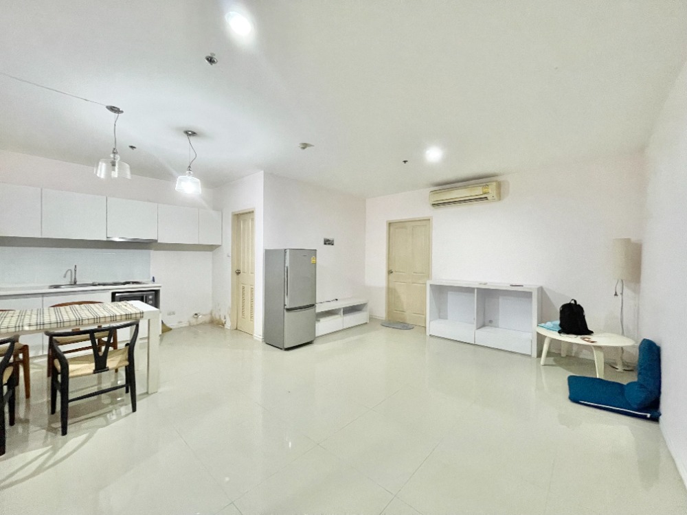 For SaleCondoLadprao, Central Ladprao : Sym Simvipha Lat Phrao 1 bedroom, 1 bathroom 44 sq m. Large room high floor next to Vibhavadi Road near BTS MRT and Central Lat Phrao