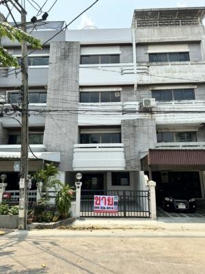 For SaleTownhouseBang kae, Phetkasem : Townhome for sale, Patcharaville Village, 4.5 floors, near Lak Song RRT Station, 750 m.