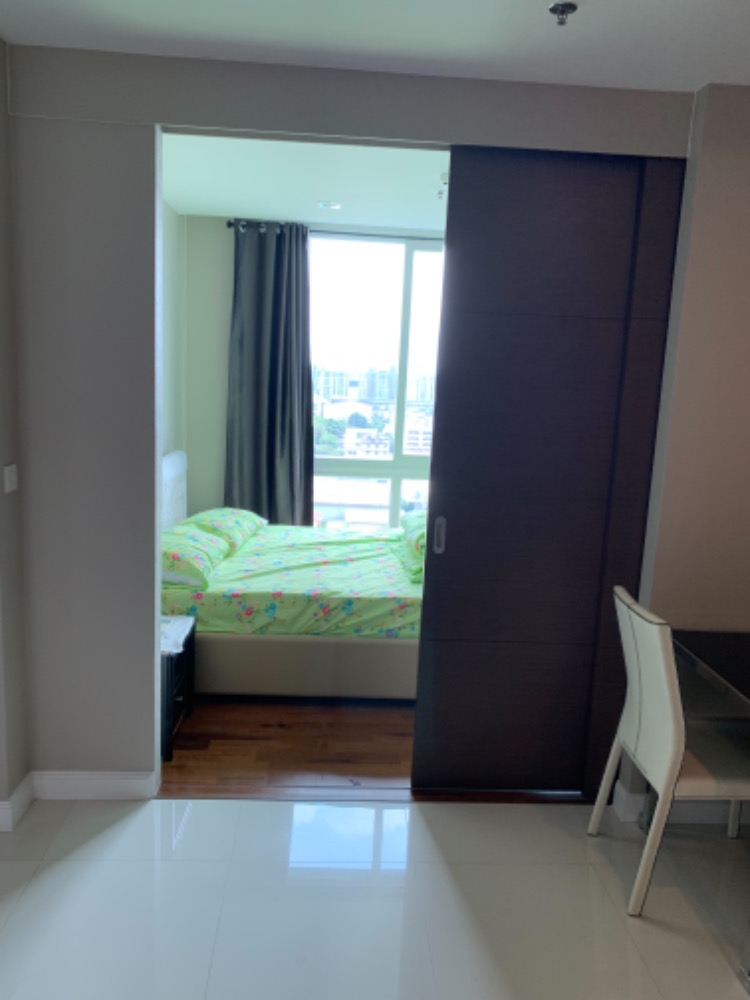 For RentCondoSamut Prakan,Samrong : ★ The Metropolis Samrong ★ 35 sq m., 15th floor (1 bedroom, 1 bathroom), ★ Next to BTS Samrong ★ Near Imperial and the Bangkok mall ★ Many amenities ★ Complete electrical appliances