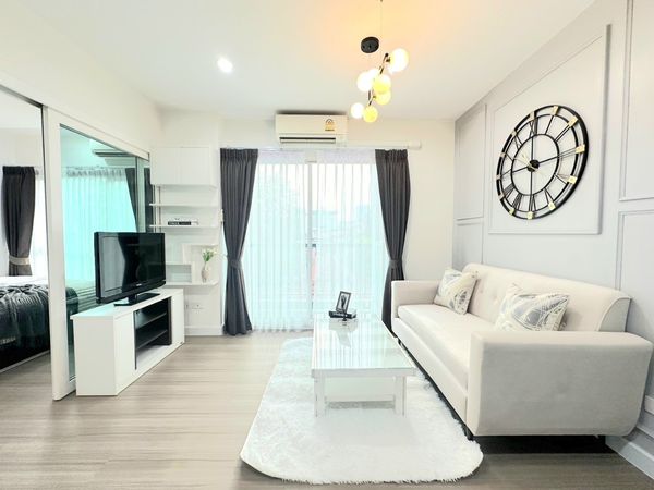 For SaleCondoChaengwatana, Muangthong : Condo next to MRT 0 meters!! Beautiful room ready to move in, lots of parking, very beautiful swimming pool, only 1.88 M.