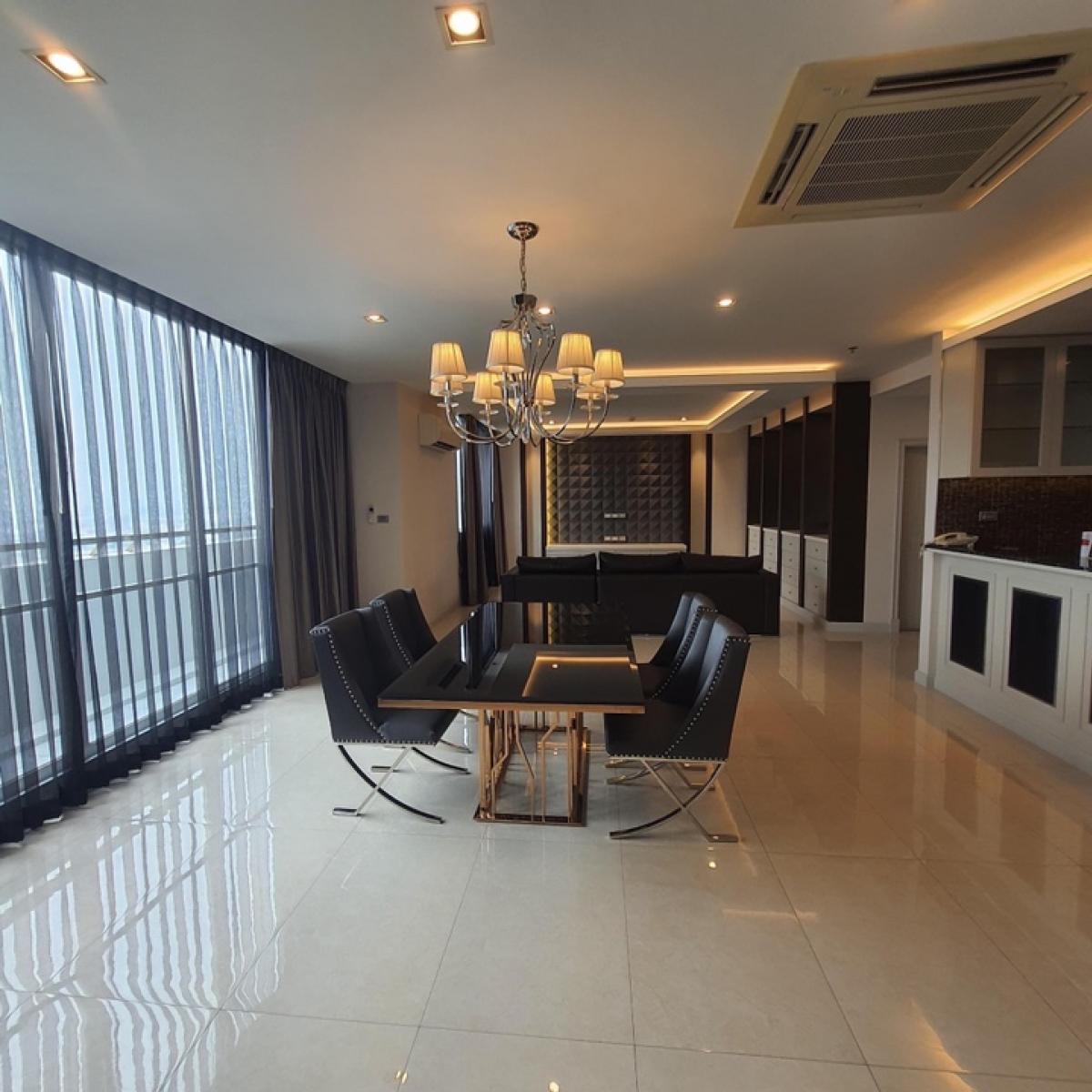 For RentCondoPattanakan, Srinakarin : (Property code: T06066701)🔥Hurry and reserve only🔥👉Luxurious room, Penthouse Duplex, 2 floors📌 The Four Wings Residence Srinakarin ✅Rental price only 130,000 baht per month++++++++++++++++ ++++++++++++++