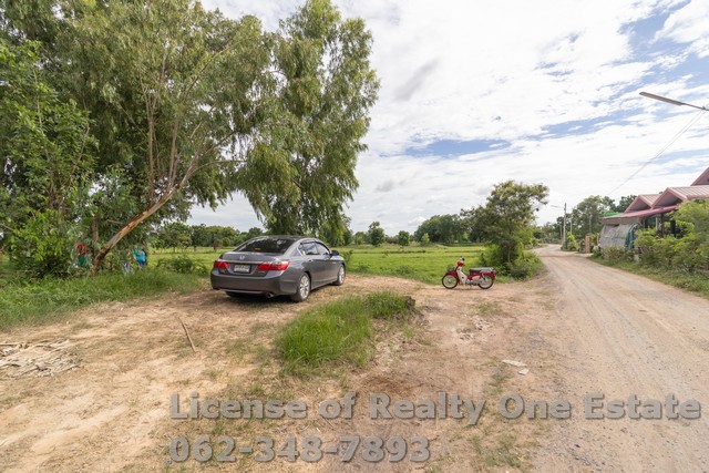 For SaleLandKorat Nakhon Ratchasima : Land for sale, next to a concrete road, next to a creek, Nong Bua Noi Subdistrict, Sikhio District, Nakhon Ratchasima Province.