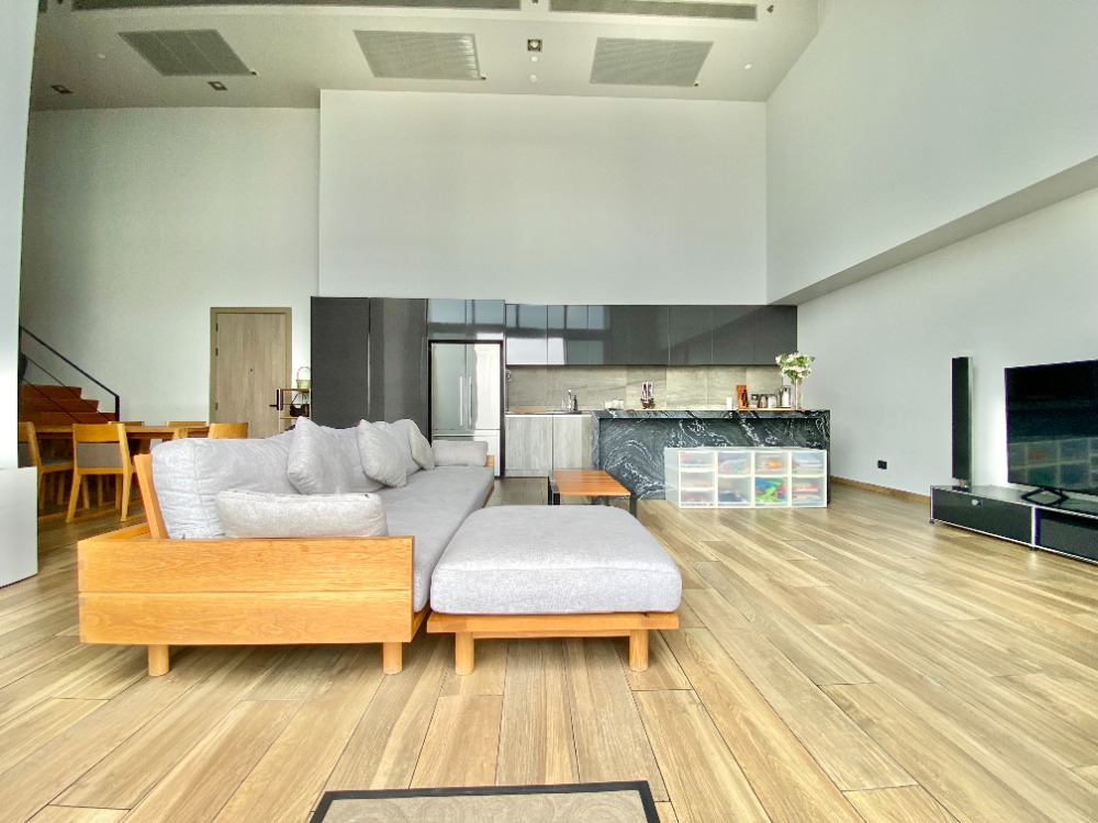 For RentCondoSukhumvit, Asoke, Thonglor : For Rent : The Lofts Asoke Good Location 3B3B Duplex 130K/Month Call : 0635925888