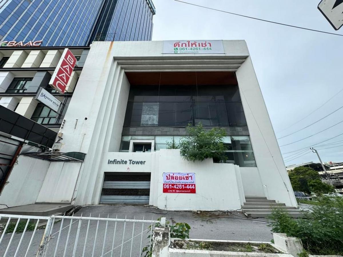 For RentRetailBangna, Bearing, Lasalle : For rent: 3.5-storey building on Bangna Road, near Central Bangna and Thai Life Insurance Bangna, total parking space for 10 cars