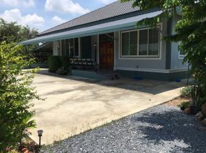 For SaleHouseSuphan Buri : Single-storey detached house for sale with 10 rai of land, Suphan Buri Province (S03-0713)