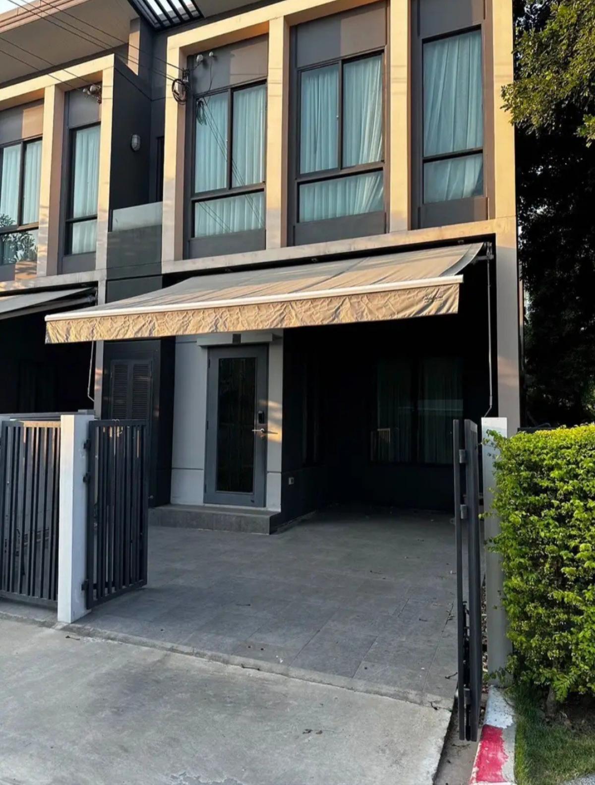 For SaleTownhouseSamut Prakan,Samrong : For sale: Pleno Sukhumvit-Bangna corner house (next to Mega Bangna) near Mega Bangna, Mega Bangna!! Ready to move in!!