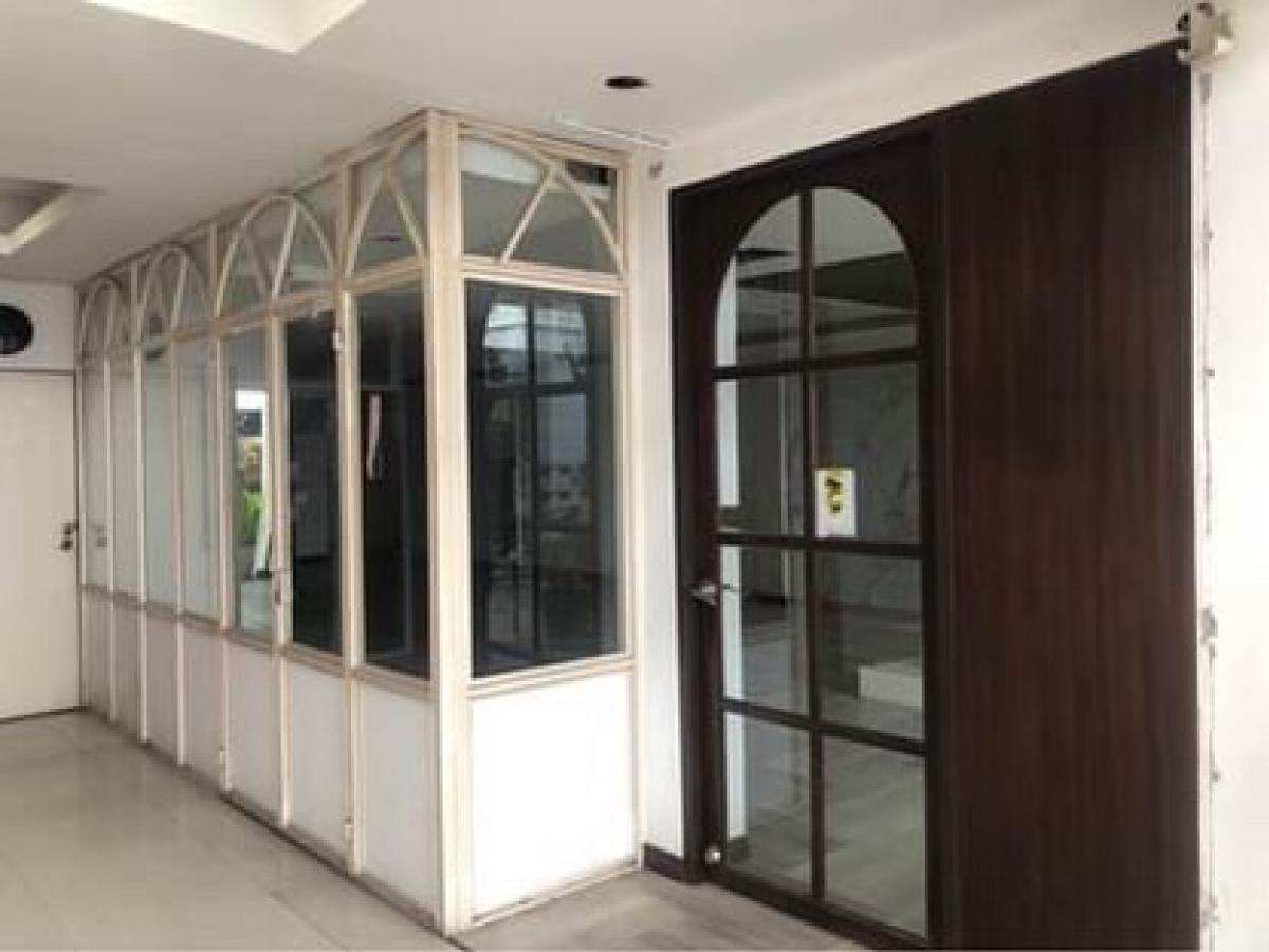 For RentRetailSathorn, Narathiwat : Showroom / shop / storefront for rent!