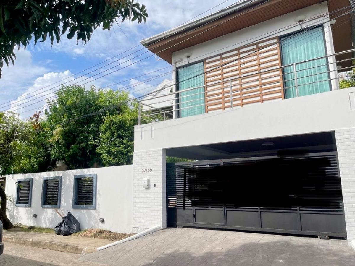 For SaleHouseChaengwatana, Muangthong : 📢👇Urgent sale, very good price, single house, shady atmosphere. Complete with a Thai kitchen and a Western kitchen. Parking for 2 cars. Convenient travel on many routes. Near the expressway, Big C Chaengwattana, Lotus Chaengwattana, The Avenue Chaengwatta