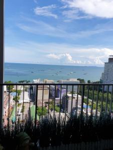 For SaleCondoPattaya, Bangsaen, Chonburi : For Sale condo The Base Central Pattaya 2beds room (S03-0752 )