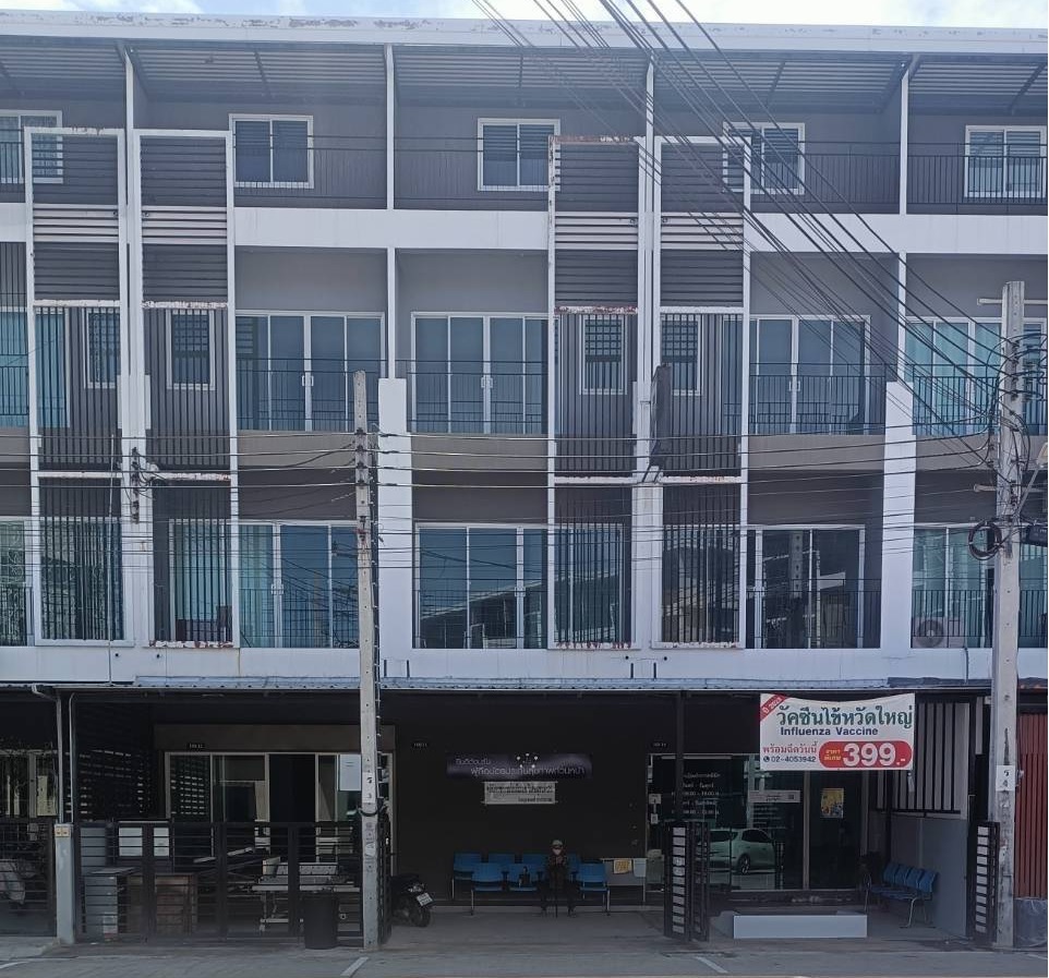 For SaleShophouseRathburana, Suksawat : Commercial building for sale, 3 units with tenants (rental clinic), high returns, good investment.