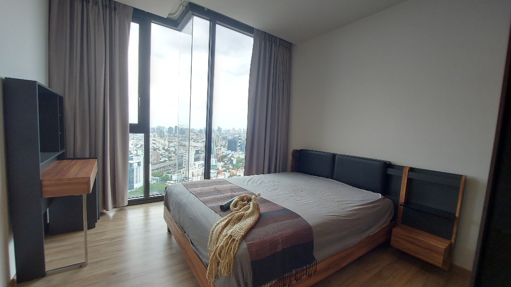 For SaleCondoSapankwai,Jatujak : Urgent sale, The Line Jatujak-Mochit, Condo The Line Jatujak-Mochit, near both MRT and BTS, 1 bedroom, 34 square meters, high floor, very good price.