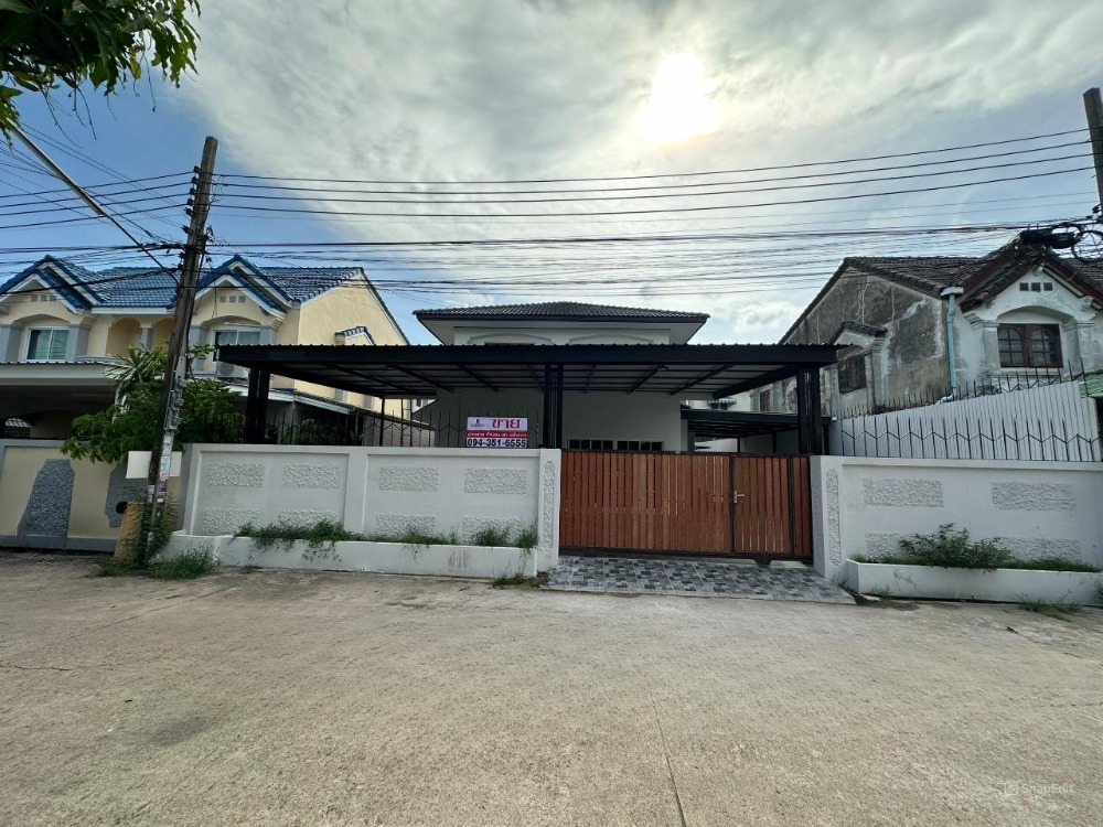 For SaleHousePattanakan, Srinakarin : For Sale Newly Renovated Detached house in Prime Location near MRT Srinuch.